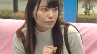 え～もう出た！？ 早漏男のチンポを手コキし、突如射精されて慌てる素人娘