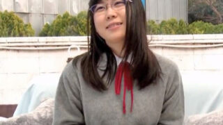 地味な田舎JKがナンパされ、MM号に連れ込まれ即座に顔射される