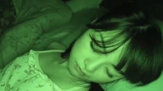 兄が我慢できず夜這い中出しする美少女妹