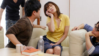 媚薬で強制的に発情させられ、ビクビク痙攣しながらイキまくる母親の姿