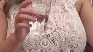 ノーブラの透けレース服で婿を誘う義母