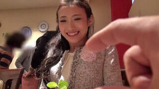 降りたばかりの素人妻をナンパし、連続SEX