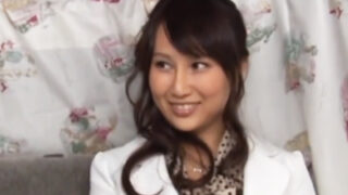 真面目な新婚妻が中出しでテンションが大きく下がる。