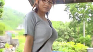 巨乳JDが露天風呂で露出デート