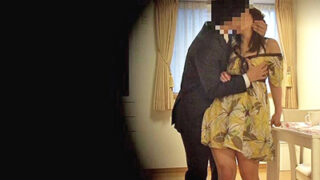 浮気を疑う夫が友人を使い、妻を寝取って盗撮する。