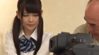 ツインテJKがハゲ先生と中出し