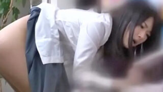 本屋でレイプされ中出しされるがエロ本から目が離せないJK