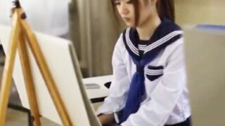 教室や部室でイケメン同級生と頻繁に性交する学校生活を描く。