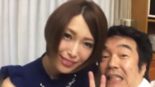 幼稚園の保護者会で美巨乳人妻がNTR・中出しされる