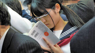 恐怖で声が出せないJK・OLが痴漢に胸を揉まれ、ヨダレを垂らして絶頂になる。