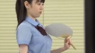 胸元で挑発する巨乳JKが完璧なフェラを披露