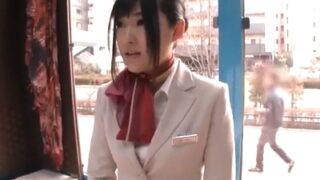 25歳の本格的なCAがMMに登場、マッサージと誤解していたら激しいセックスフライトに。