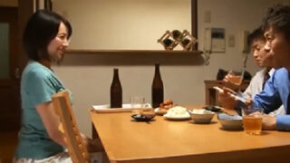 かつて好印象だった夫の同僚が、突然豹変してレイプした。