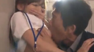 職場でレイプされ妊娠したOL