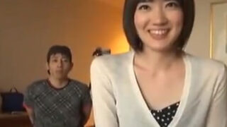 拘束された夫の前で他男との顔射セックスを晒すクズ人妻