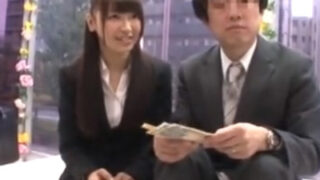 OLが目が眩んだまま上司と関係を持ってしまった。