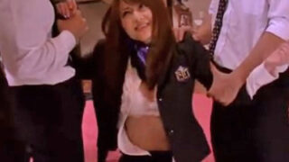 無慈悲な集団顔射レイプで痴態を露わにするお姉さん