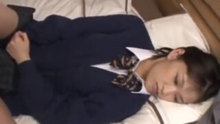 部屋に連れ込んだJKに強引に中出し