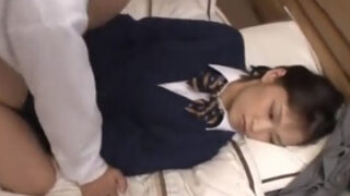 頼まれた童貞後輩との中出しセックスを許可した女子校生