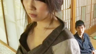 田舎の妻が偏屈な旦那を捨て、間男と関係を持つ