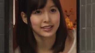 淫乱ママが下着姿で息子を誘惑し、禁断の親子セックスに至る。