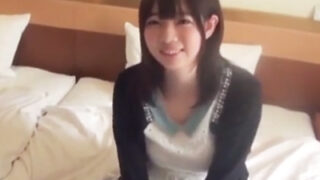 巨乳白髪美少女が恥ずかしがりつつセンズリ鑑賞し、素股で発情し種付けされる