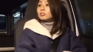 三十路人妻が初心年下男性を逆レイプし、生中出し
