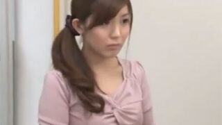 巨乳の妻が産婦人科でハゲ医者にチンポを挿入され、陥落アクメに陥る。