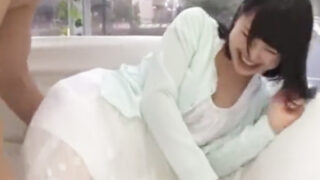 インタビュー中にロリカワJDのパンツがずられ、襲撃された。