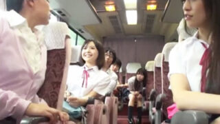 インフルエンザの流行で修学旅行で一人になった男子が、人生最大の射精を経験した。