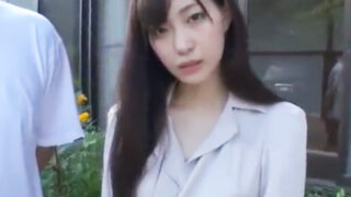 NTR欲求のある美人妻と調教済みメス奴隷が温泉旅行で他人の男性から精液を搾取する