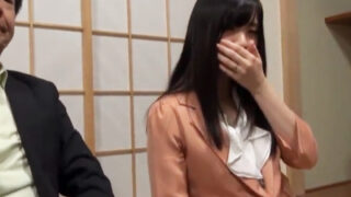 泥酔した人妻が意識朦朧の中輪姦に遭う