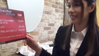 美女OLが同僚とエロ企画で迷い、金銭に負けて中出しになる。