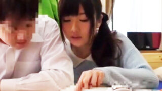 鬼畜な生徒が家庭教師の先生をベッドに押し倒し、無理やりレイプ。