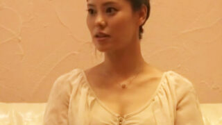 白い本気汁を垂らし挿入を懇願する敏感妻