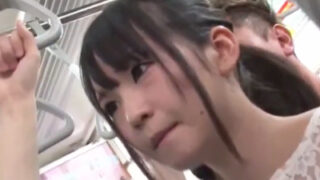 パンパンに張ったプリケツを見せ、痴漢魔にぶっかけ・レイプされるJD