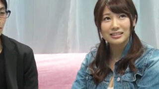 美巨尻の美少女が童貞にフェラ抜きし、射精後に中出し