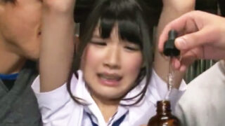 ロリカワ制服娘を廃屋に拘束し、クズ男たちに無限に中出しされる