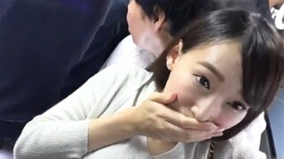 欲求不満な姉が自らチンポを触りに行き、逆痴漢でパンティを下ろして電車内で本番を要求。