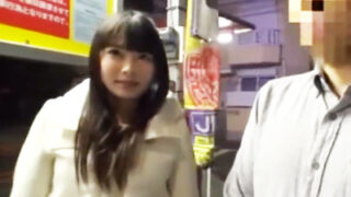 街で激カワ素人をナンパし、友達と素股させたら中出しまでした