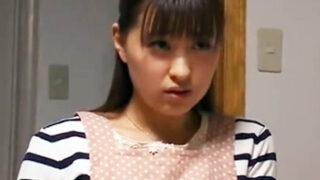 指名手配されたレイパーに狙われ、美人妻が強姦される。