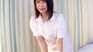 他の患者に隠れ、巨根患者に中出しを許可する天使的看護師。