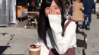 美少女がイケメンに照れながらイチャコラ撮影