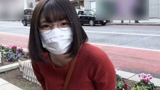 隠れ巨乳の地味なメガネ少女が博多から上京しAV出演。