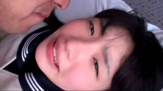 キモオヤジに何度も中出しで号泣する女子校生