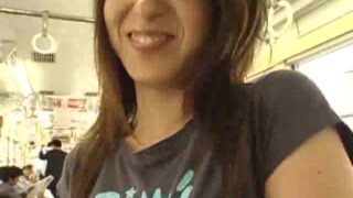 露出好き変態お姉さんが昼間でも公共の場でフェラ