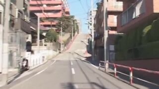 バイブ付きサドルで街中を疾走するお姉さんへの中出し