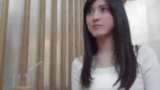 「欲求不満のスレンダーな人妻がAV出演を決意」