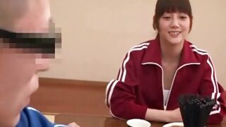 合宿で後輩を誘惑する女子