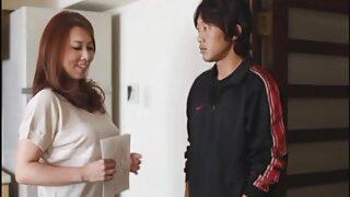 風間ゆみが弟に痴女り近親相姦するストーリー。